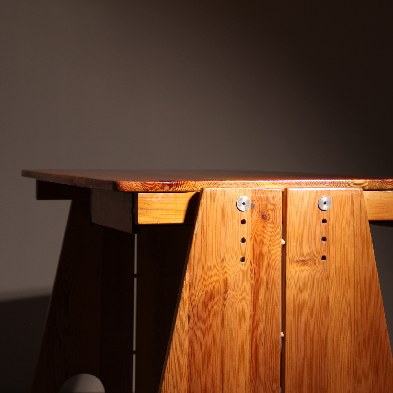 04-gilbert-marklund-desk-1970s-studiolorono-lorono