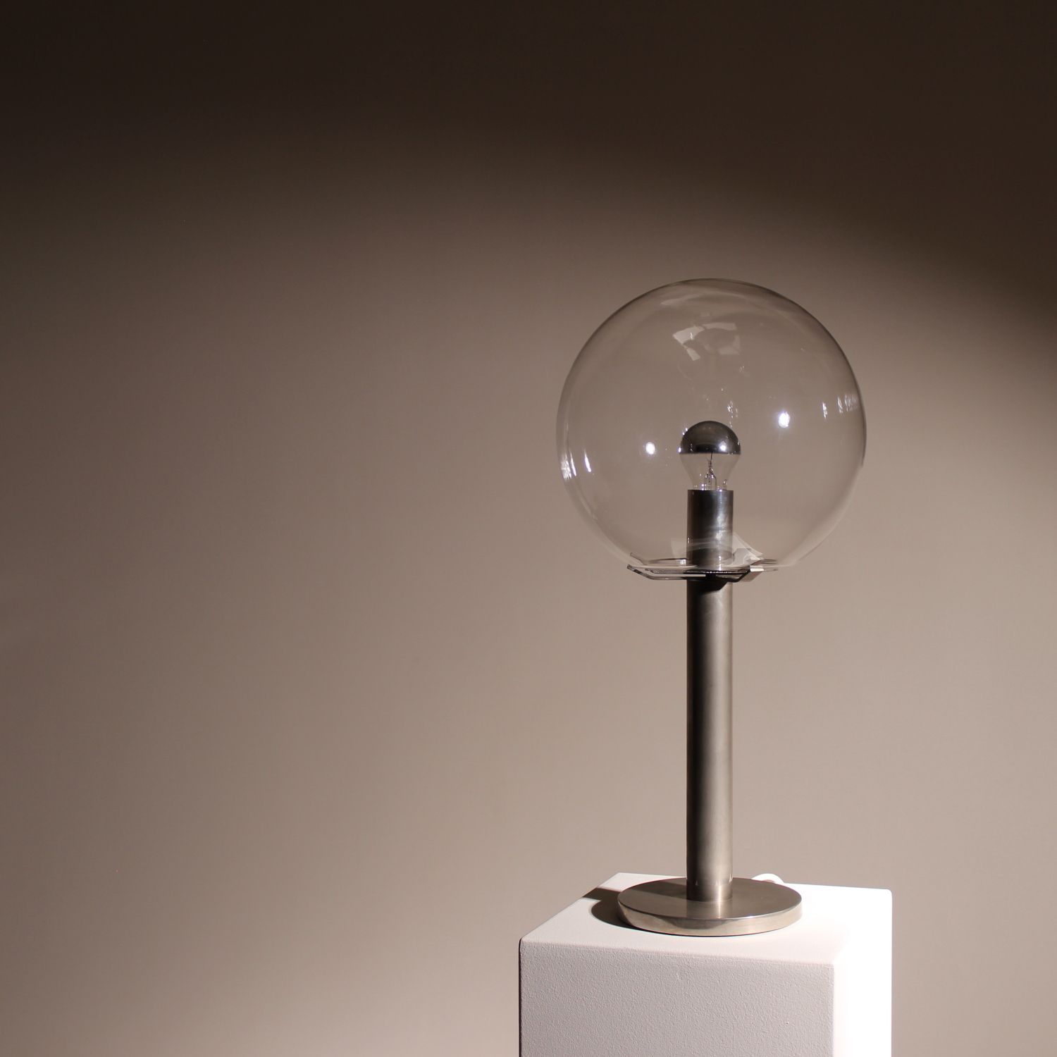 04-minimalist-sphere-table-lamp-1960s-studiolorono-lorono