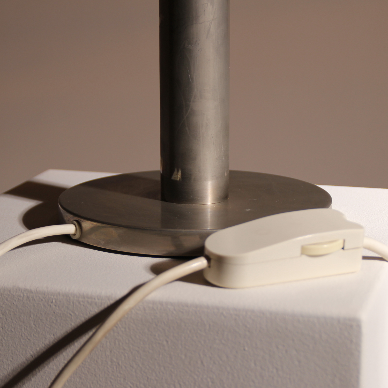 05-minimalist-sphere-table-lamp-1960s-studiolorono-lorono