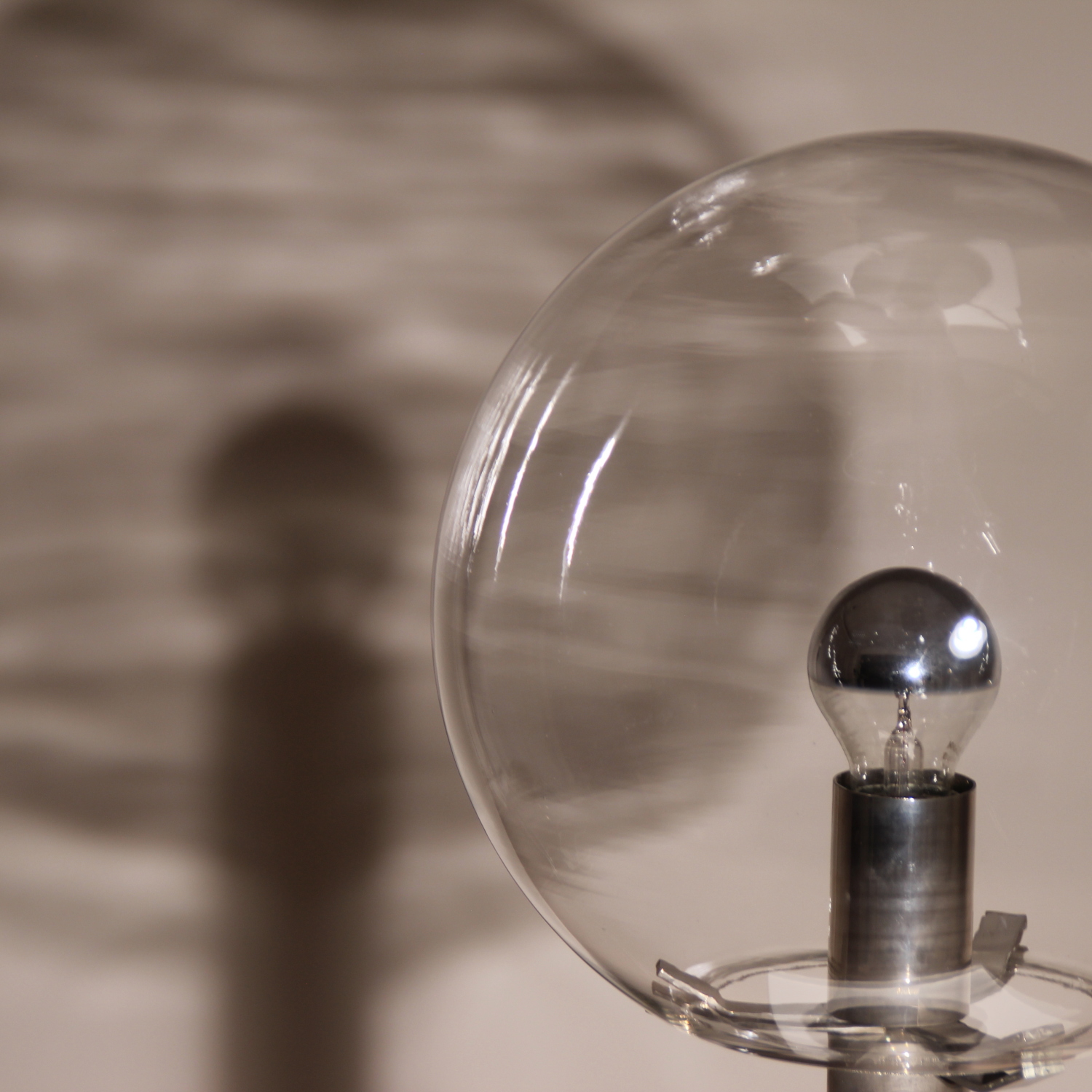08-minimalist-sphere-table-lamp-1960s-studiolorono-lorono