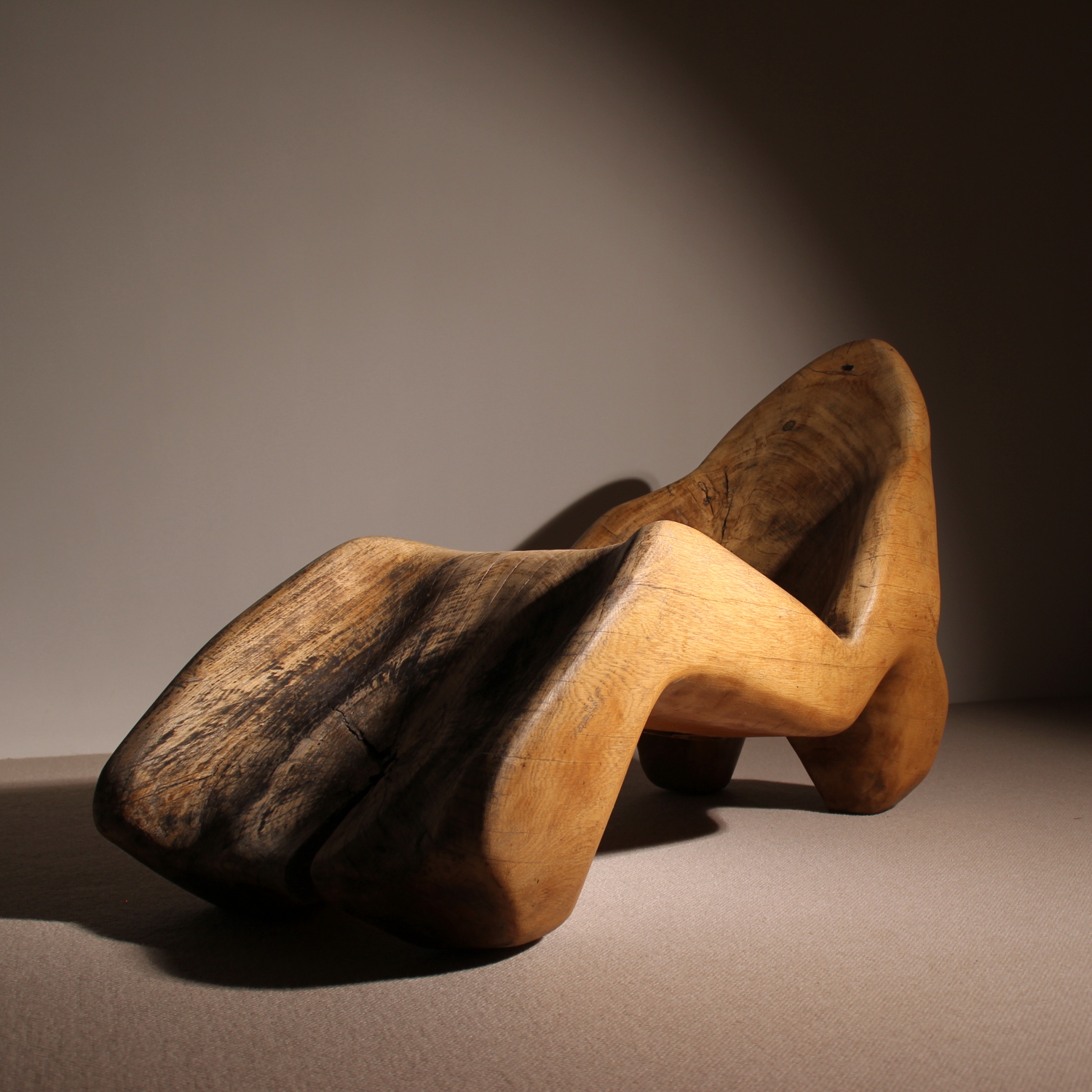 01-brutalist-solid-wooden-chaiselongue-lounge-chair-studiolorono-lorono