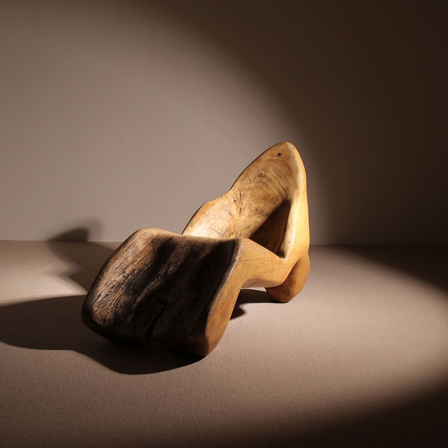 05-brutalist-solid-wooden-chaiselongue-lounge-chair-studiolorono-lorono