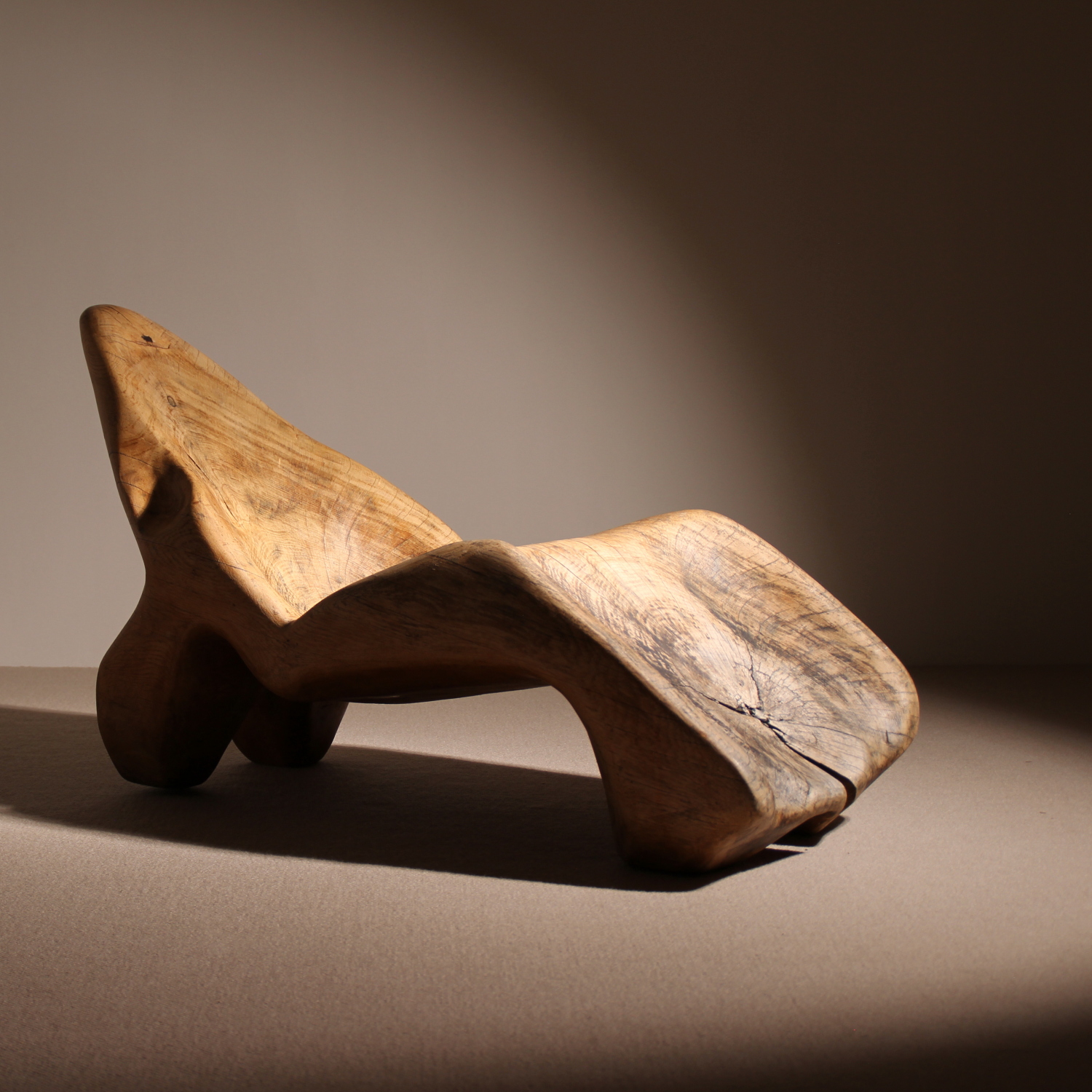 07-brutalist-solid-wooden-chaiselongue-lounge-chair-studiolorono-lorono