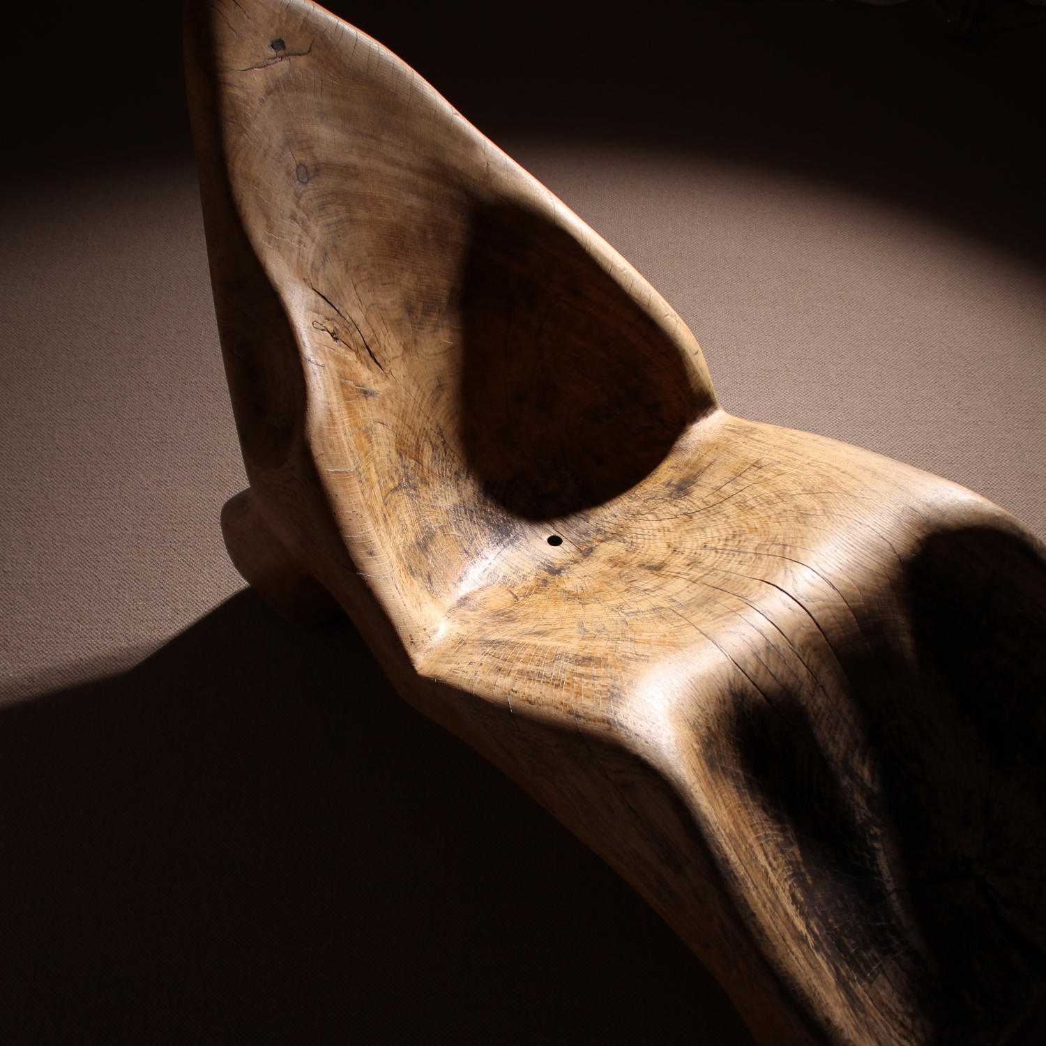 12-brutalist-solid-wooden-chaiselongue-lounge-chair-studiolorono-lorono
