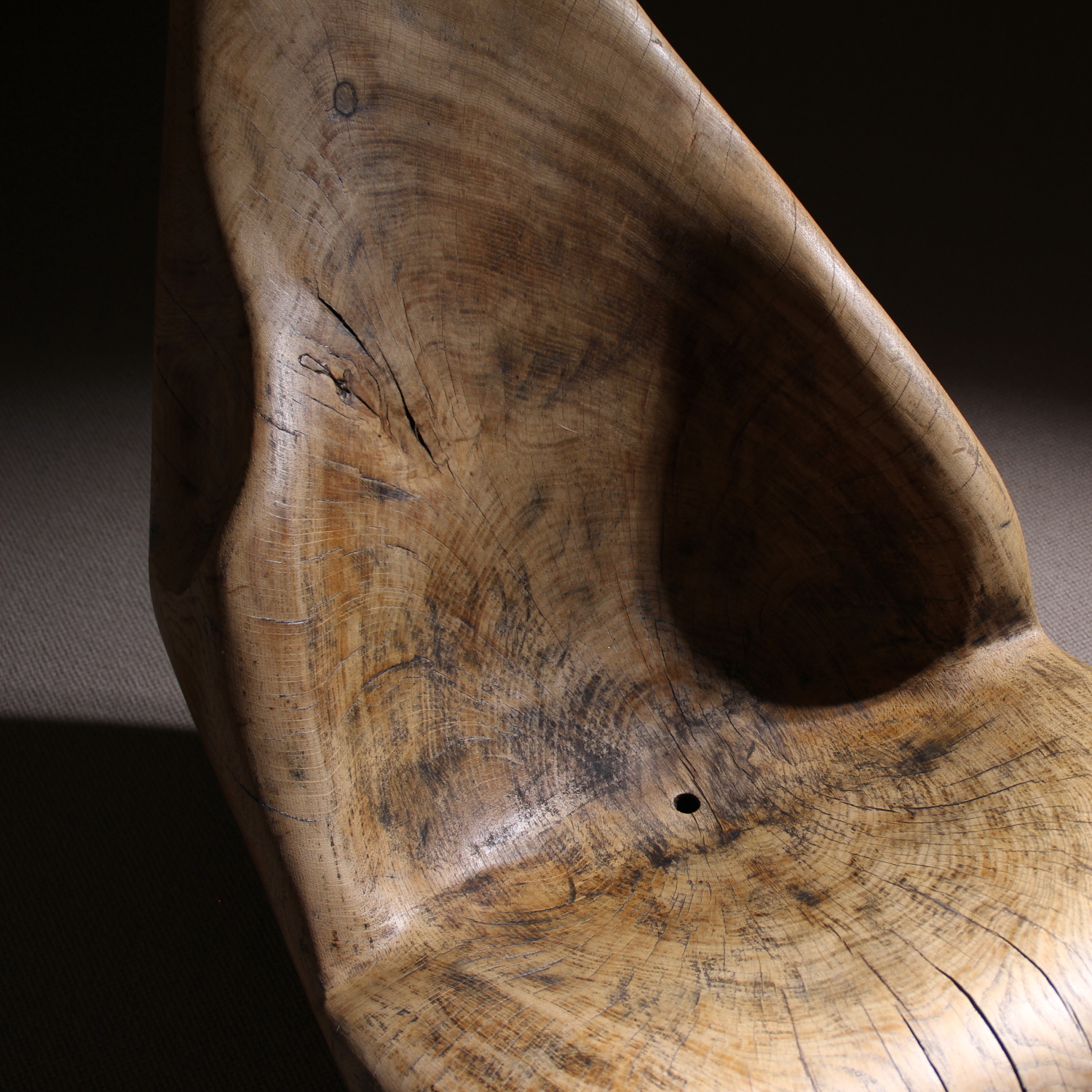 13-brutalist-solid-wooden-chaiselongue-lounge-chair-studiolorono-lorono