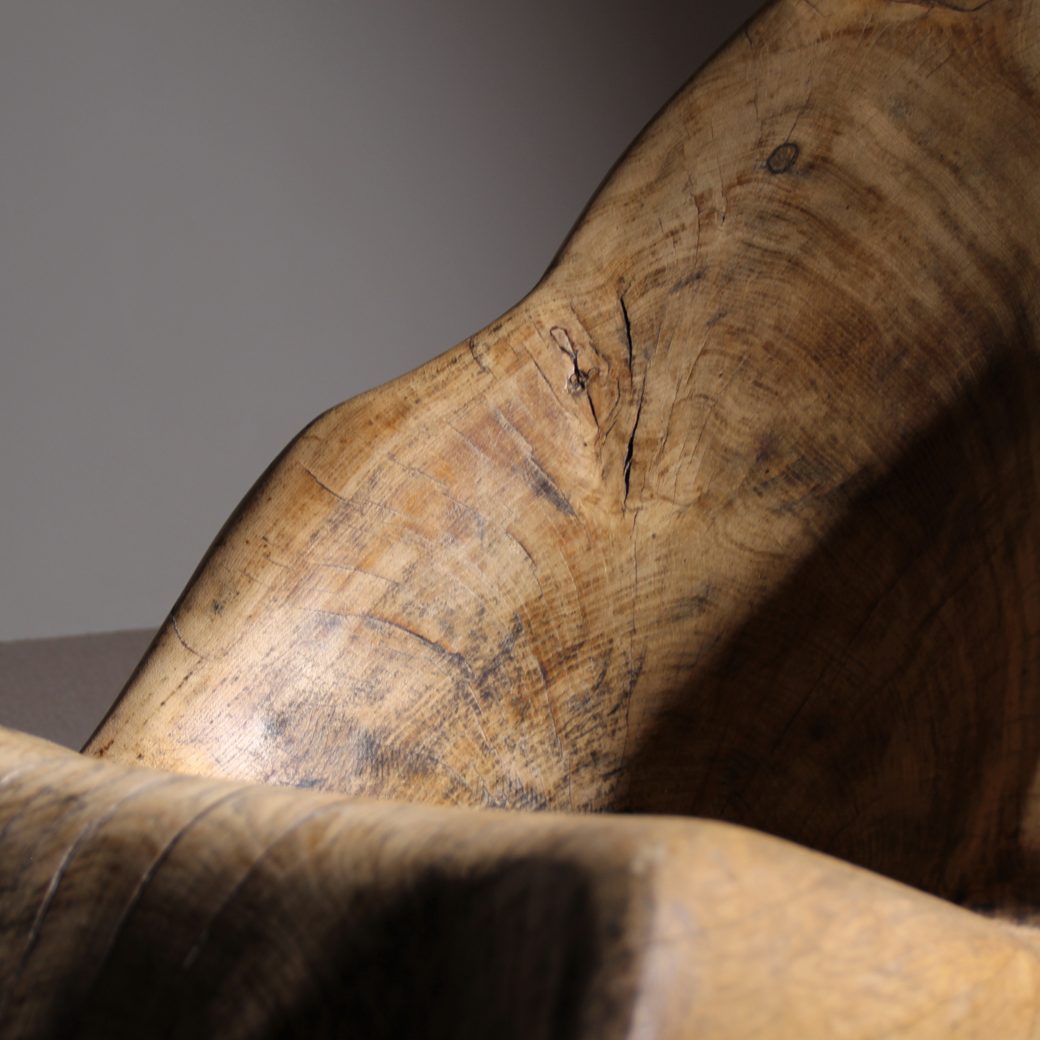 14-brutalist-solid-wooden-chaiselongue-lounge-chair-studiolorono-lorono