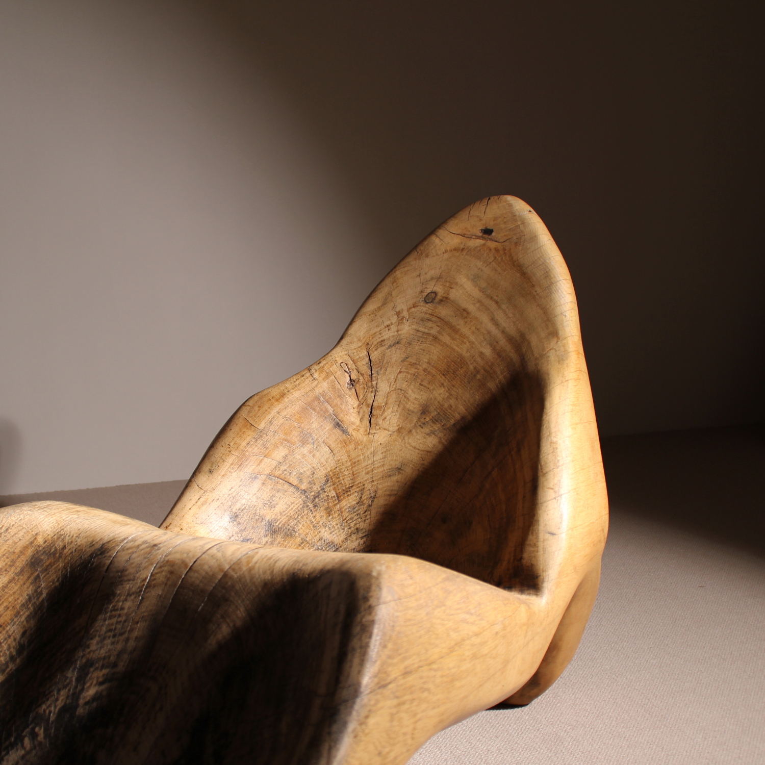 15-brutalist-solid-wooden-chaiselongue-lounge-chair-studiolorono-lorono
