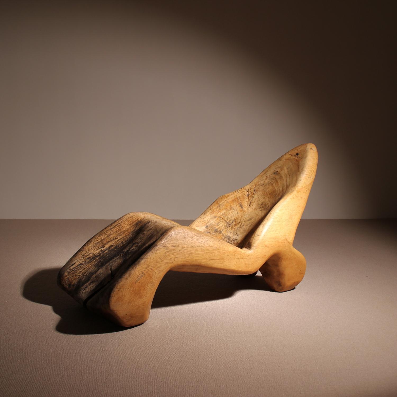 19-brutalist-solid-wooden-chaiselongue-lounge-chair-studiolorono-lorono