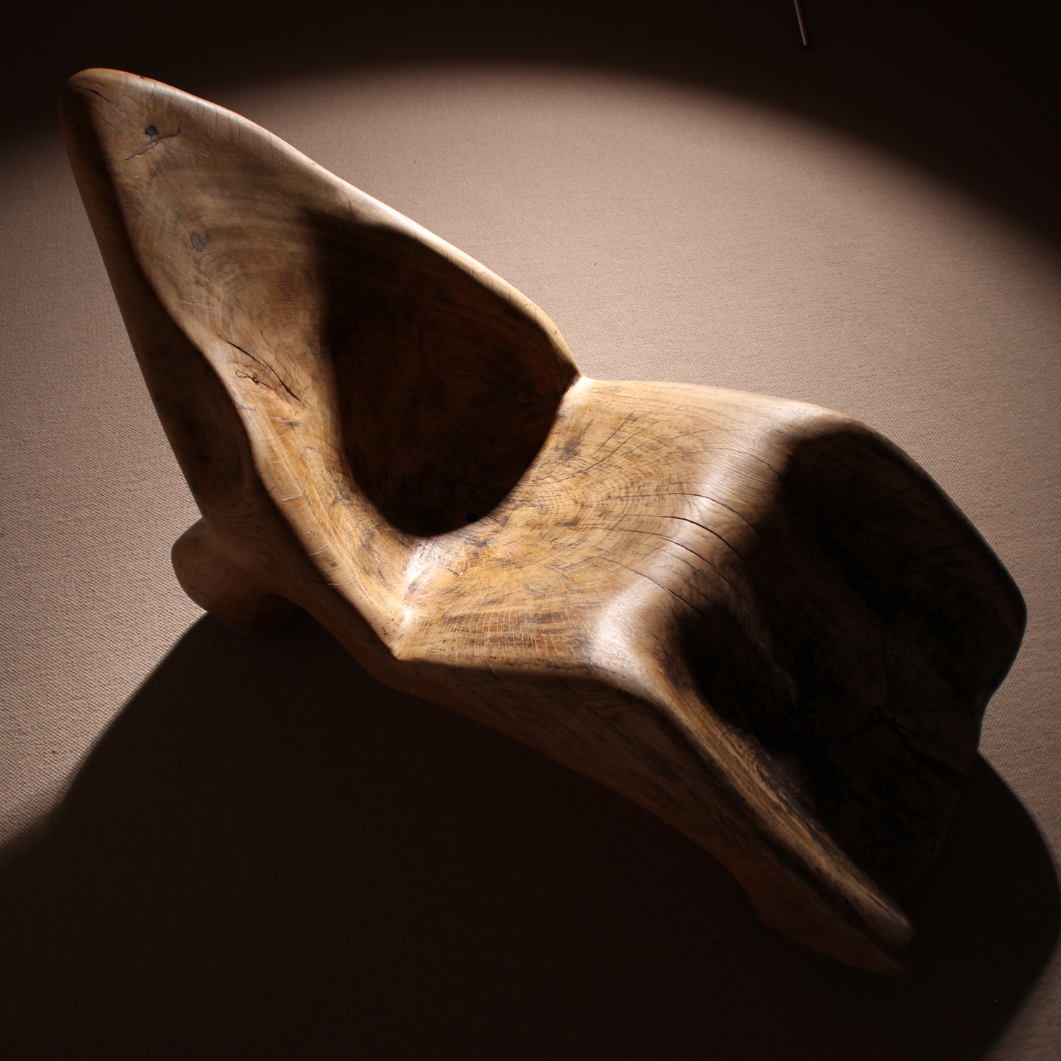 20-brutalist-solid-wooden-chaiselongue-lounge-chair-studiolorono-lorono