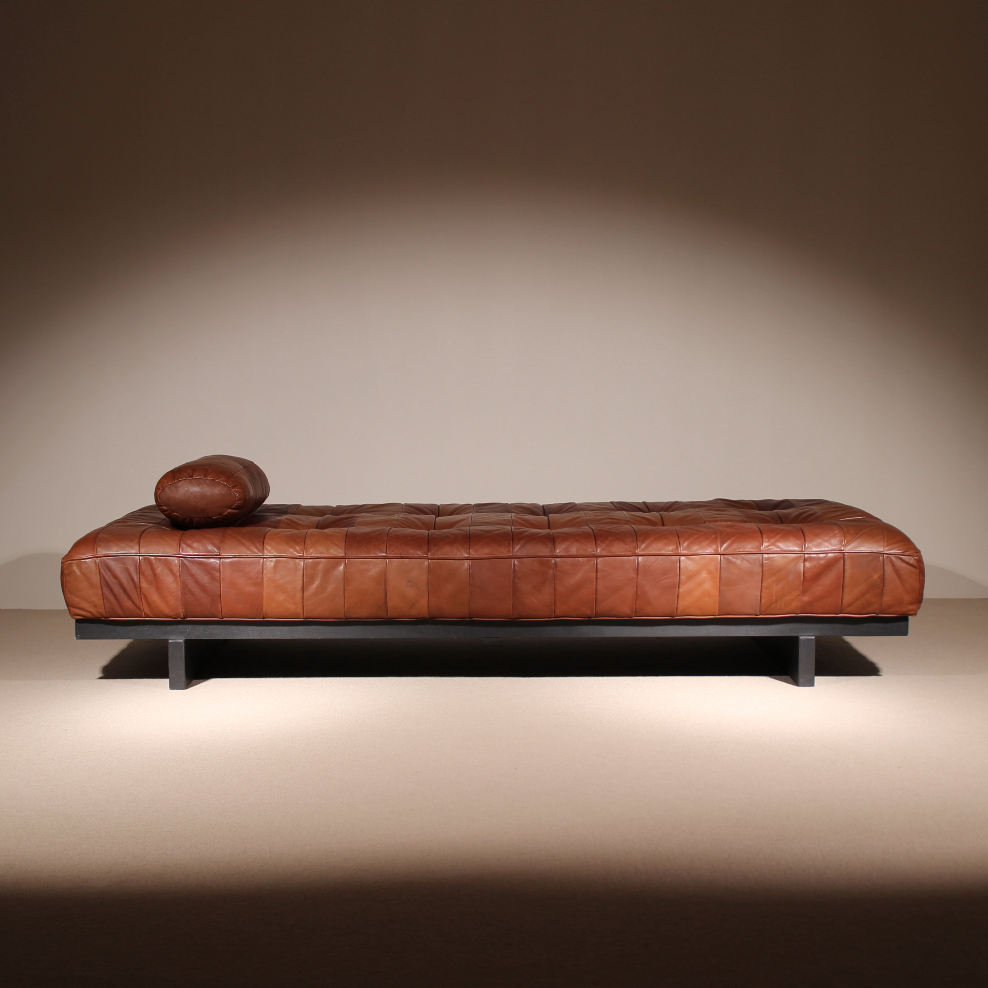 01-desede-daybed-ds80-cognac-patchwork-leather-1970s-studiolorono-lorono