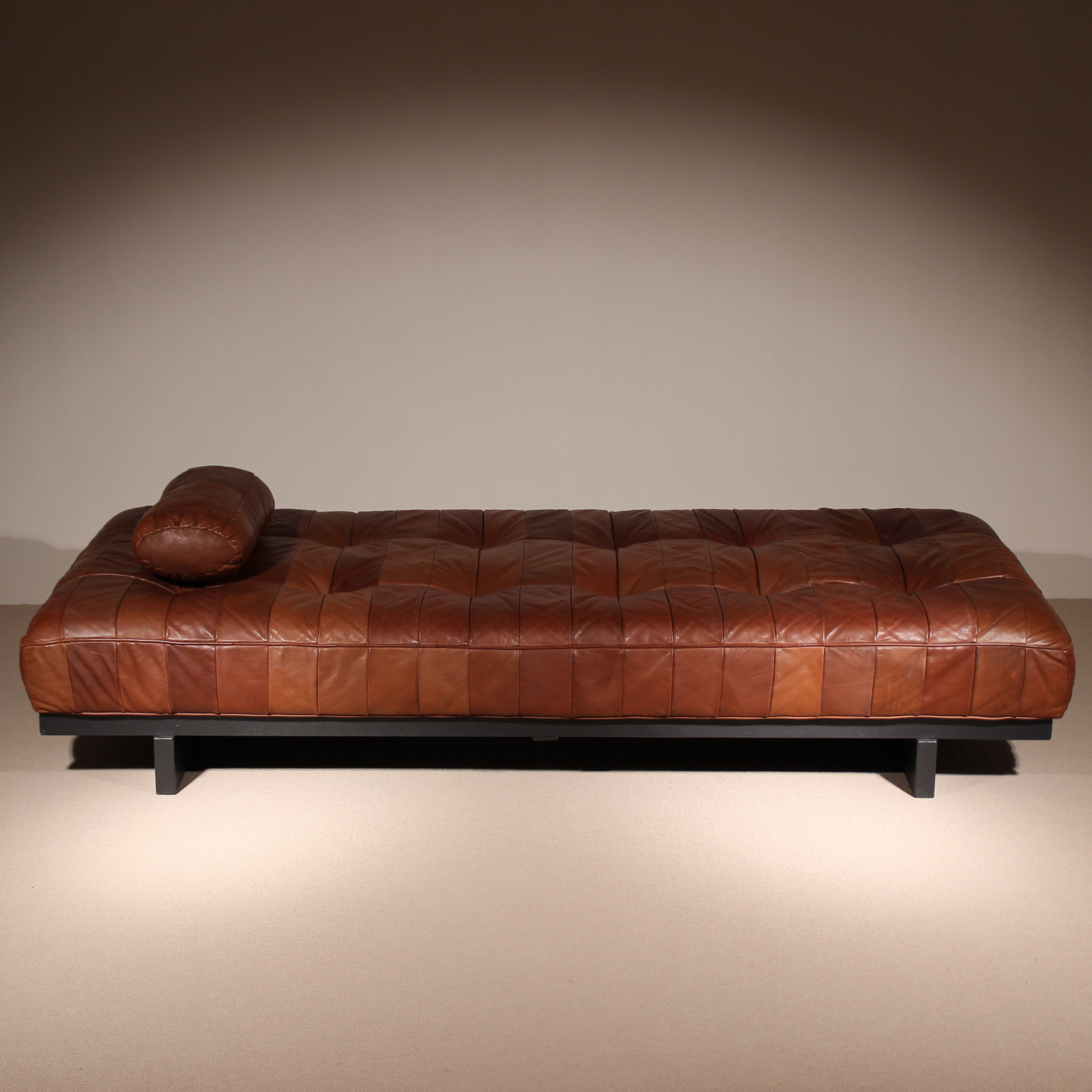 02-desede-daybed-ds80-cognac-patchwork-leather-1970s-studiolorono-lorono