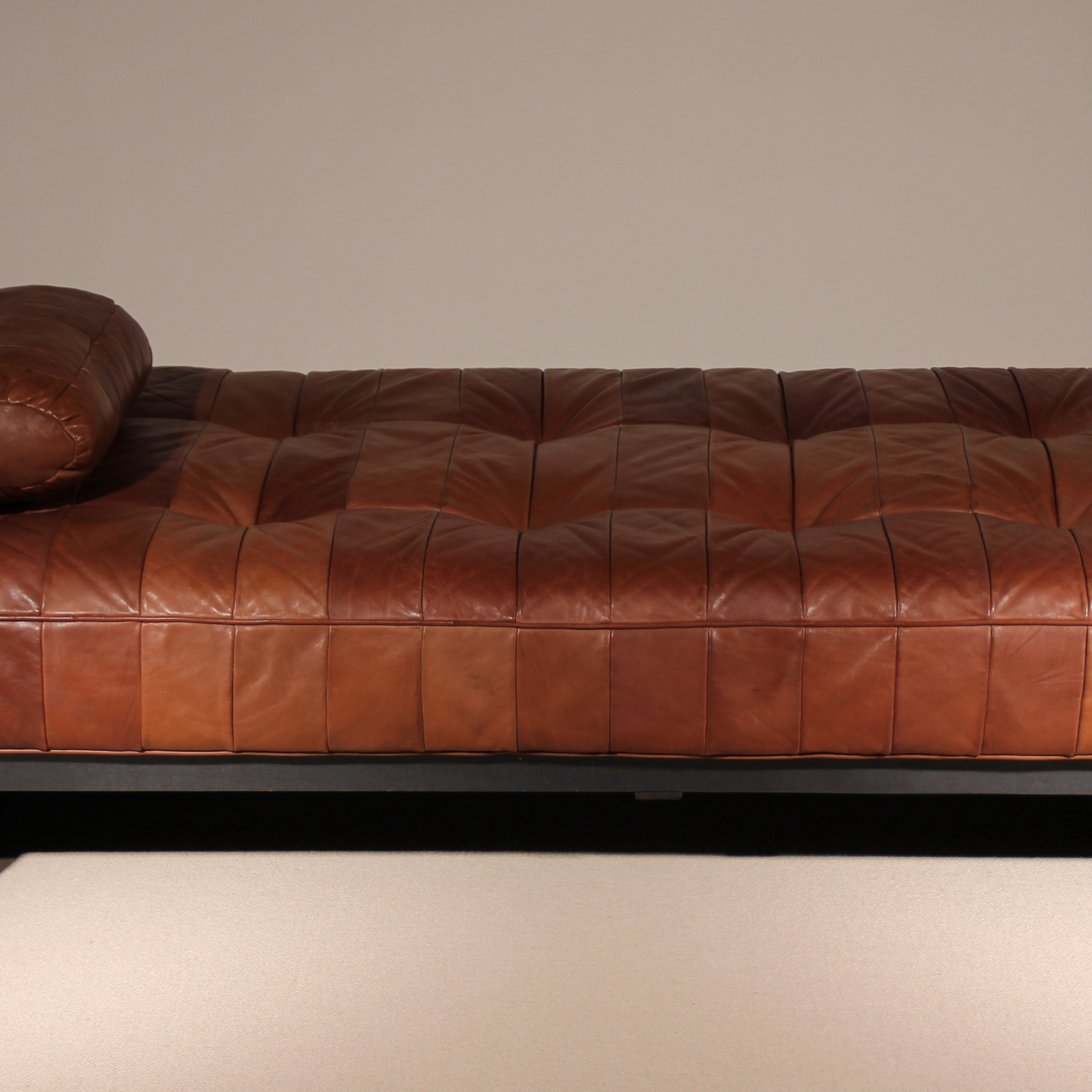 03-desede-daybed-ds80-cognac-patchwork-leather-1970s-studiolorono-lorono