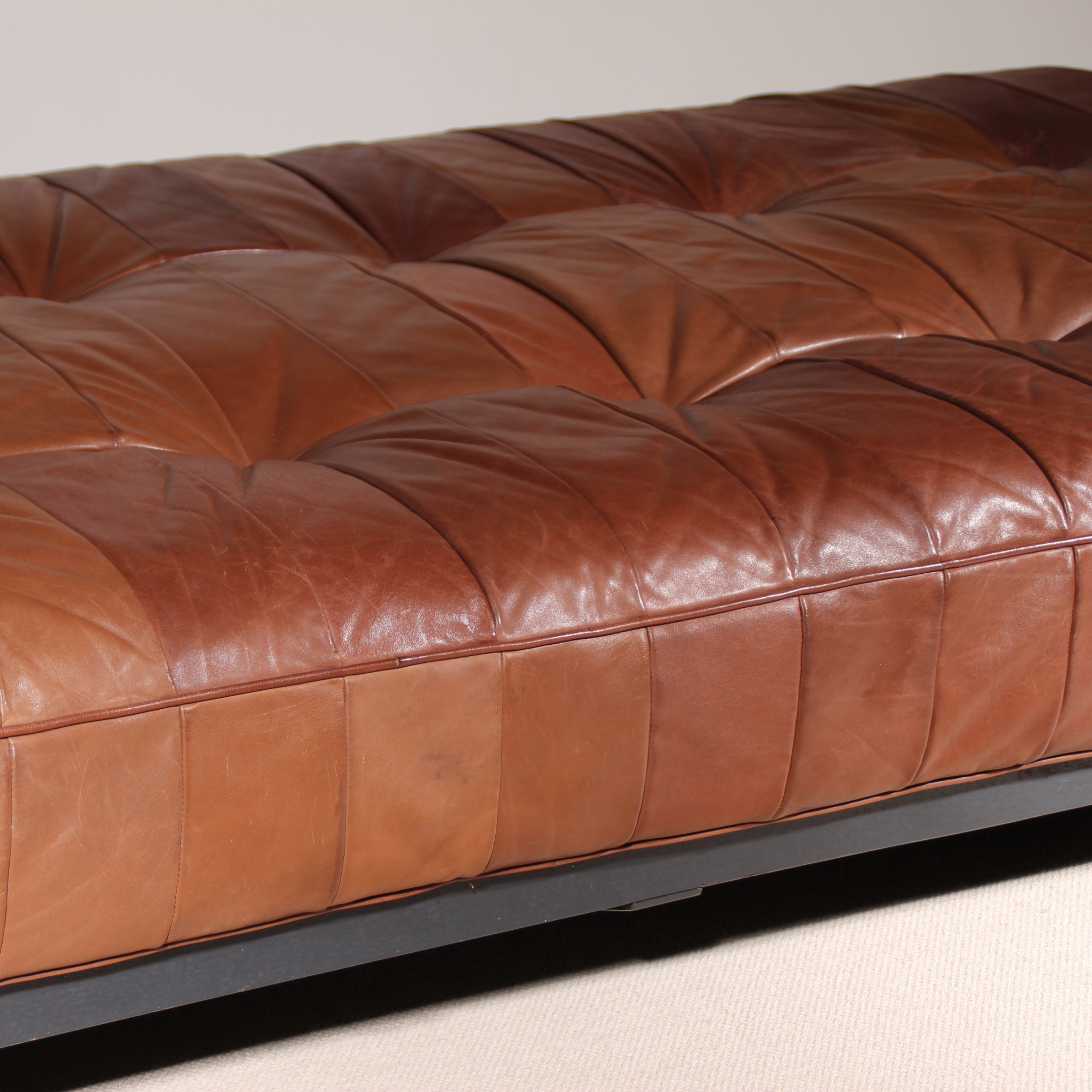 04-desede-daybed-ds80-cognac-patchwork-leather-1970s-studiolorono-lorono