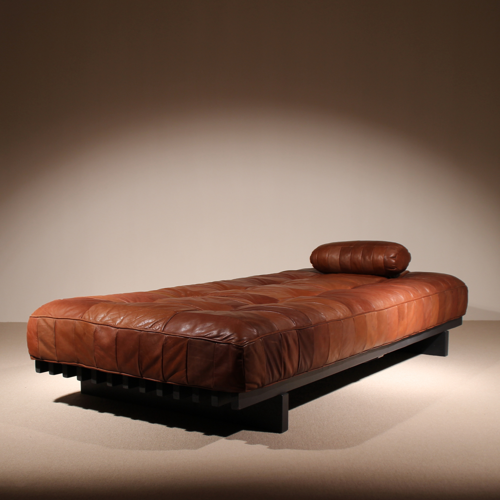 06-desede-daybed-ds80-cognac-patchwork-leather-1970s-studiolorono-lorono
