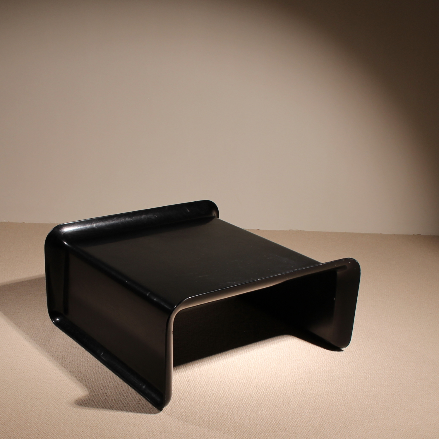 08-rosenthal-black-fiberglass-coffee-table-1970s-studiolorono-lorono