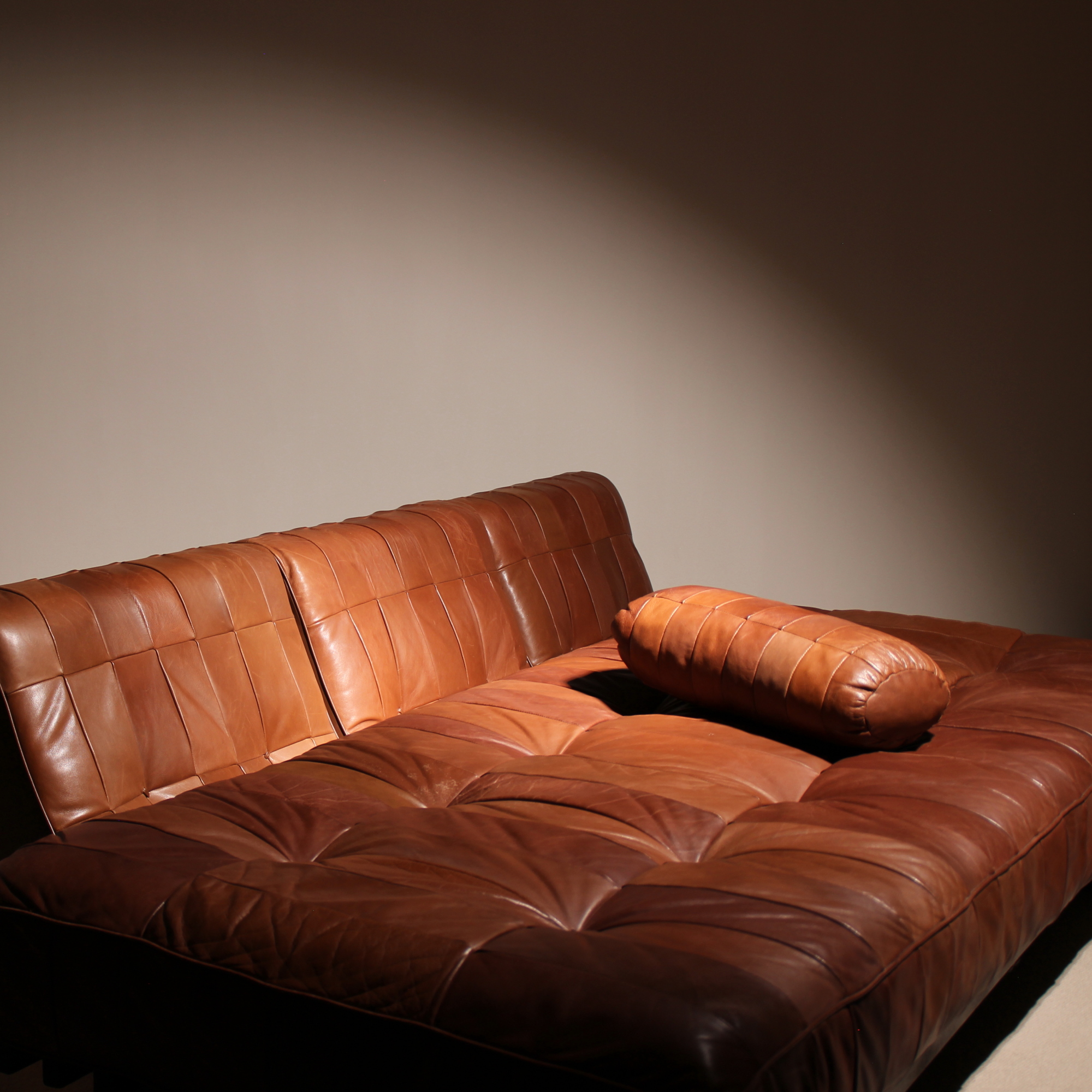 24-desede-daybed-ds80-cognac-patchwork-leather-1970s-studiolorono-lorono