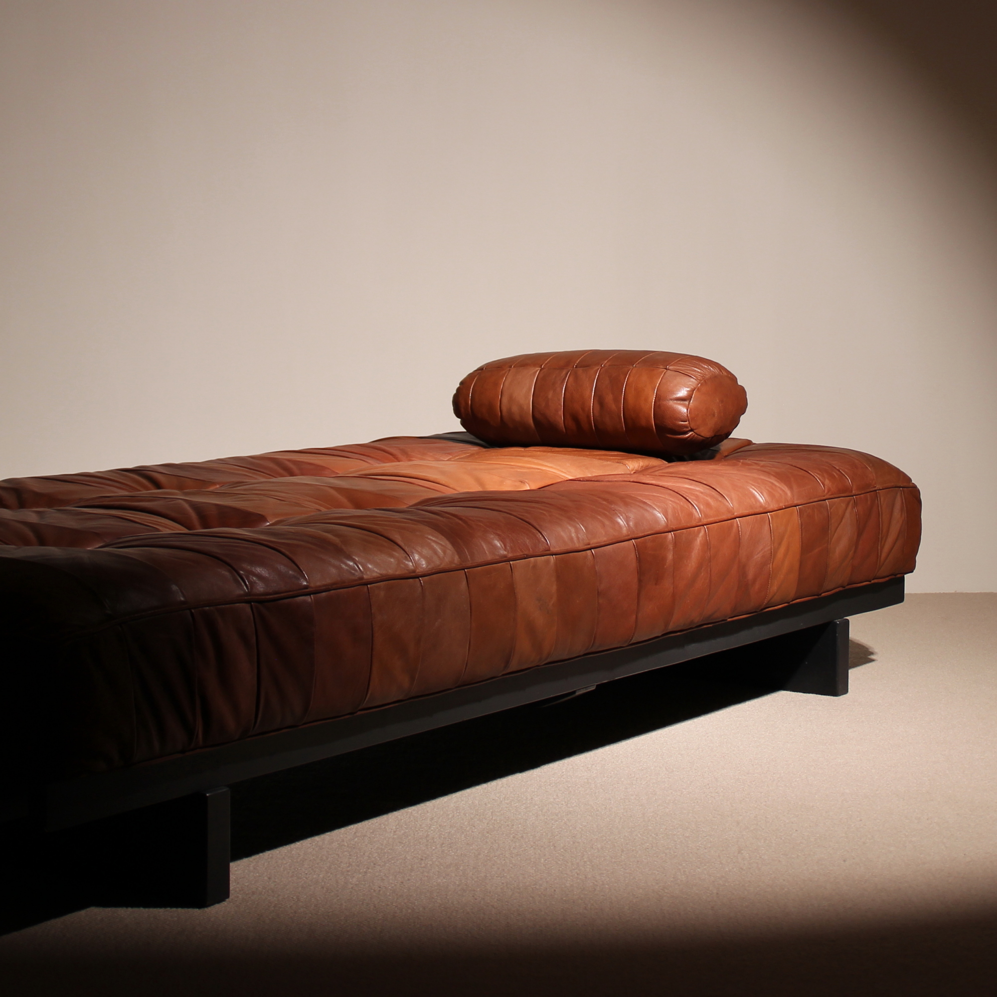 25-desede-daybed-ds80-cognac-patchwork-leather-1970s-studiolorono-lorono